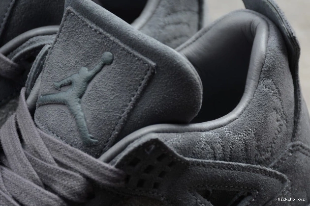 4 Cool Air 930155-003 Grey KAWS Jordan x 0522